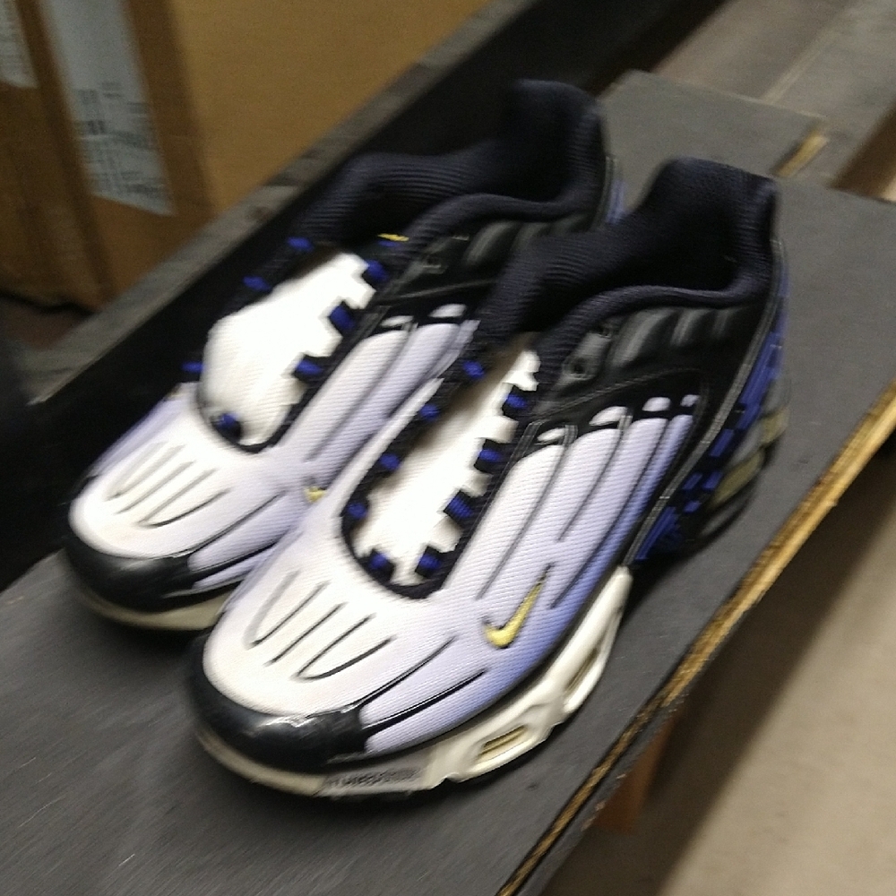 Nike Air Max Plus 3 in Black, White, and Hyper Blue  Size 4.5Y - Picture 8 of 8